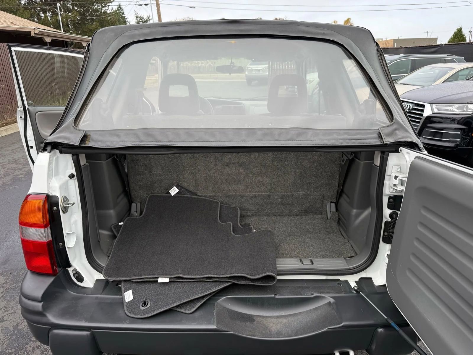 Used 2003 Chevrolet Tracker 4WD Convertible image 13