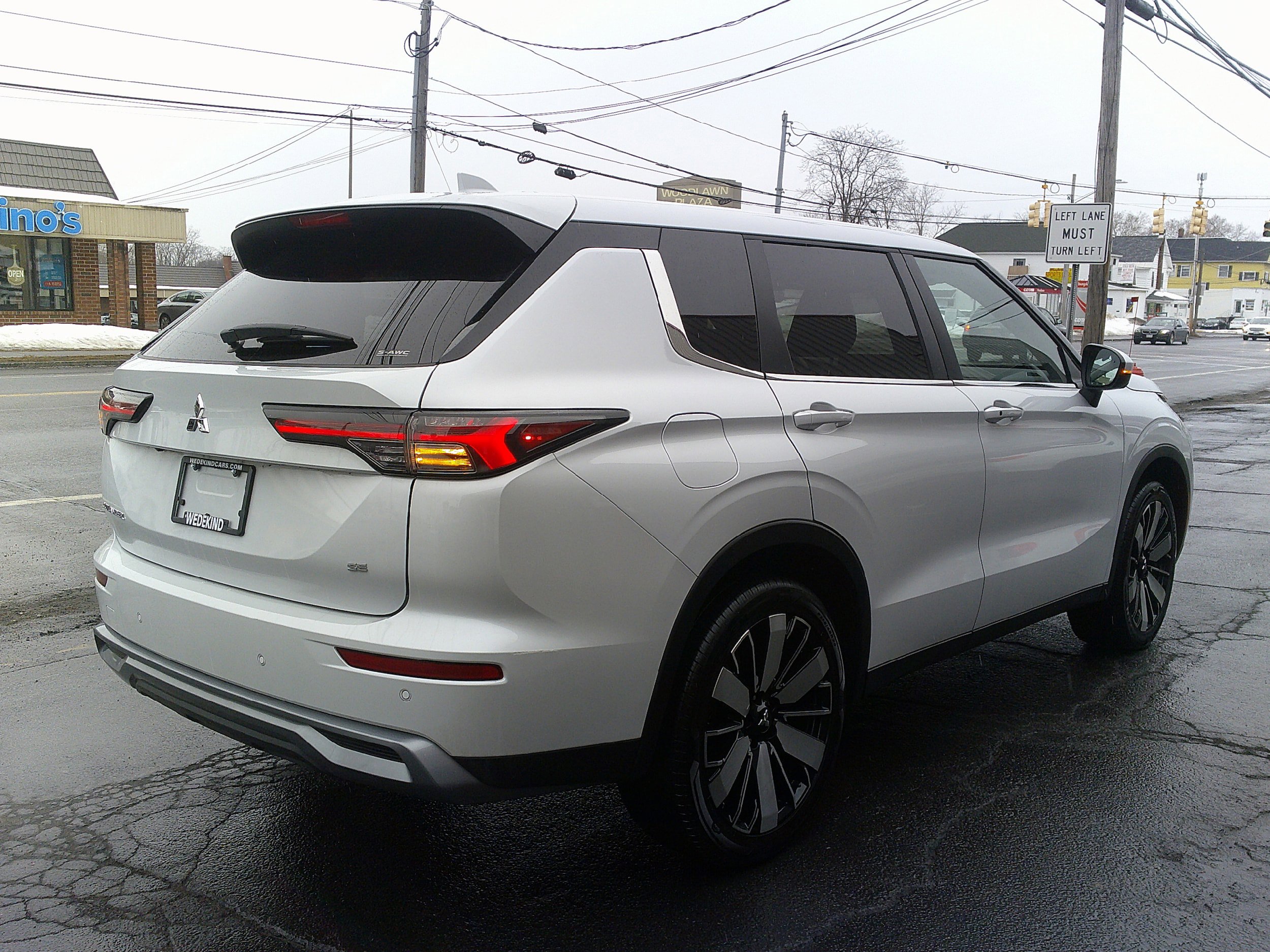 Used 2025 Mitsubishi Outlander SE image 5