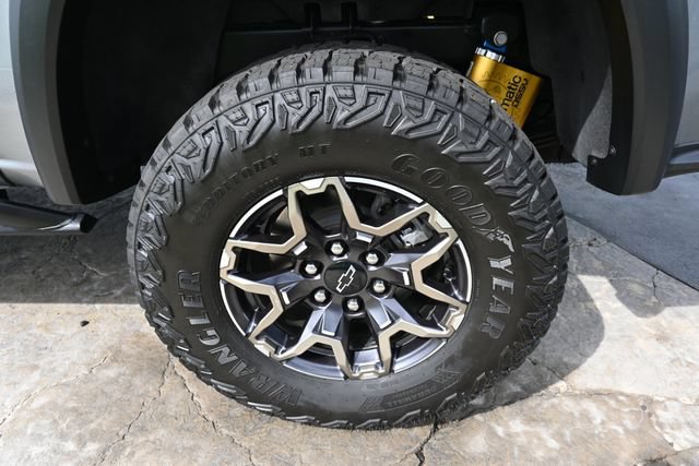 Used 2025 Chevrolet Colorado ZR2 w/ Technology Package AWD/4WD image 13