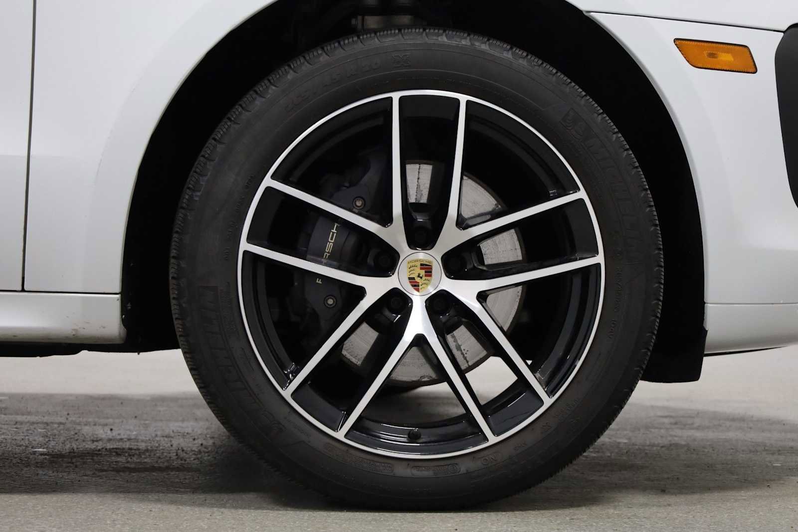 Certified 2023 Porsche Macan Turbo AWD/4WD image 12