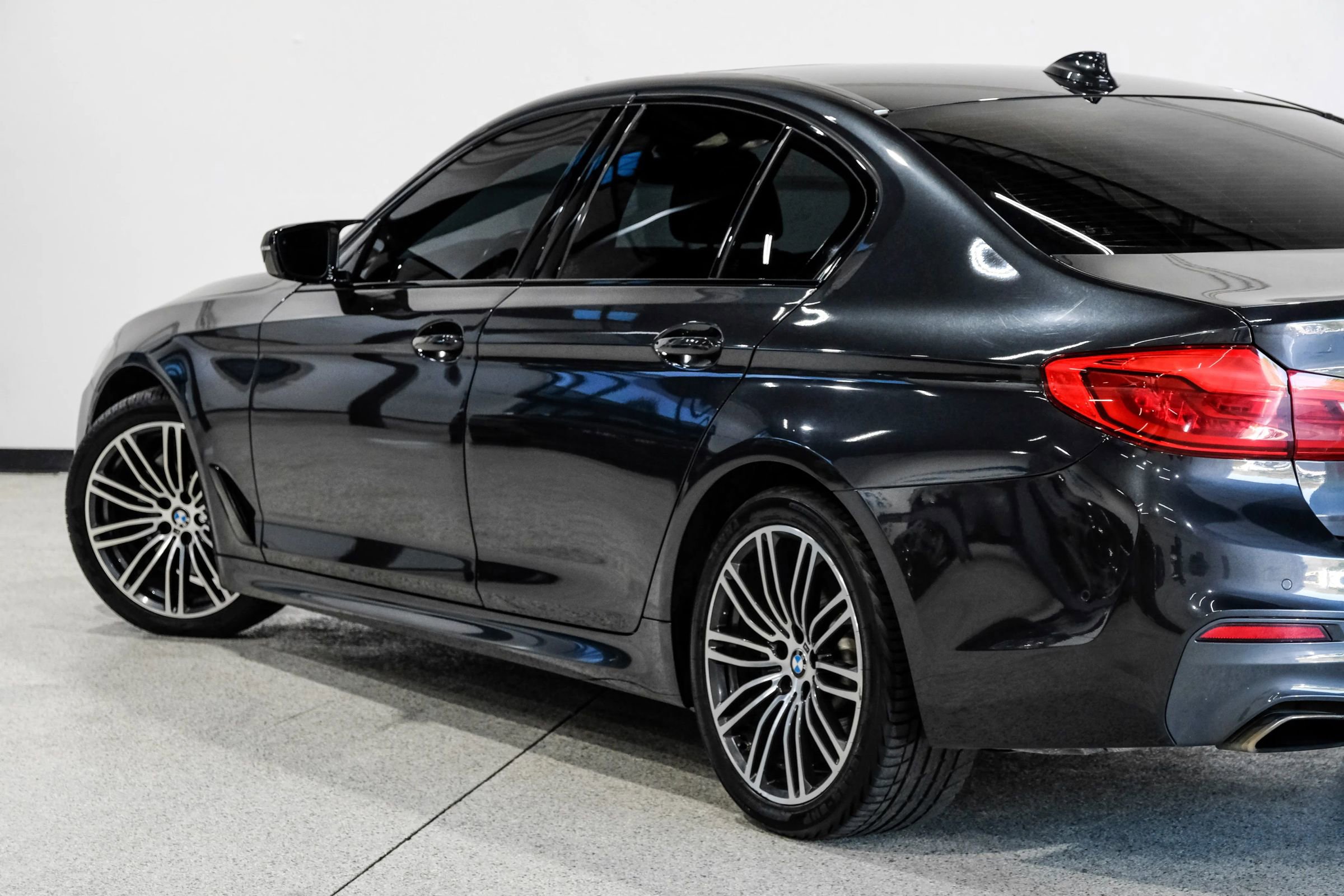 Used 2019 BMW 540i w/ M Sport Package RWD image 16