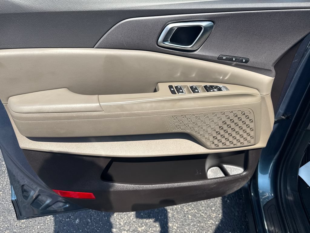 Used 2025 Kia Carnival SX FWD image 15