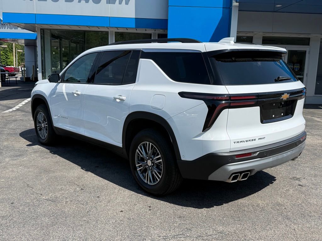 Used 2024 Chevrolet Traverse LT w/ Enhanced Driving Package image 7