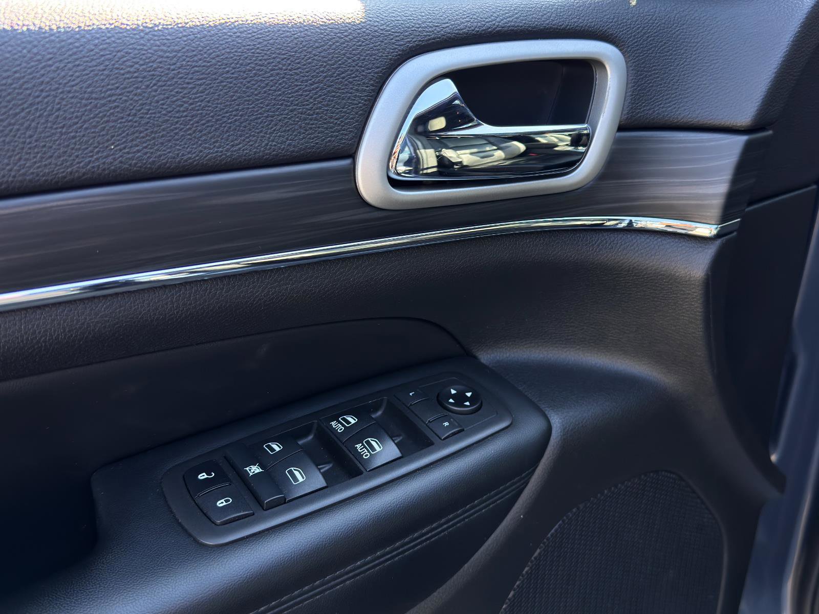 Used 2021 Jeep Grand Cherokee Limited image 14