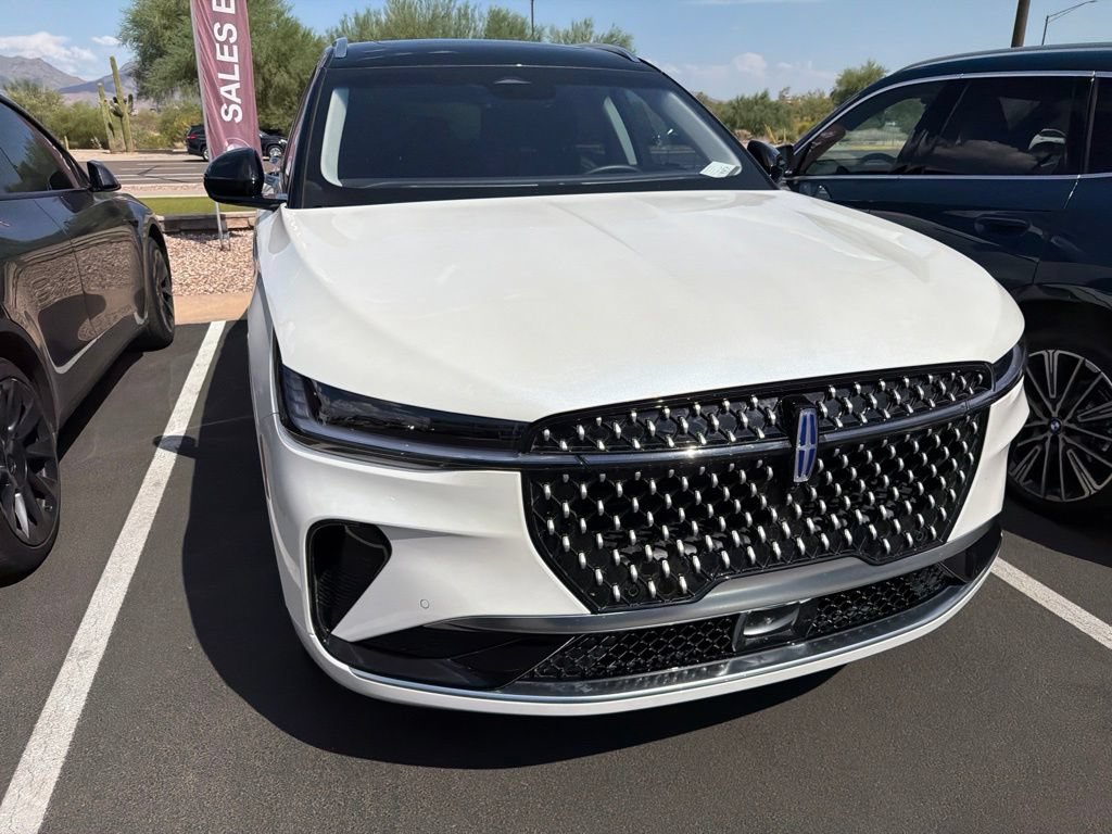 Used 2025 Lincoln Nautilus Reserve AWD/4WD image 4