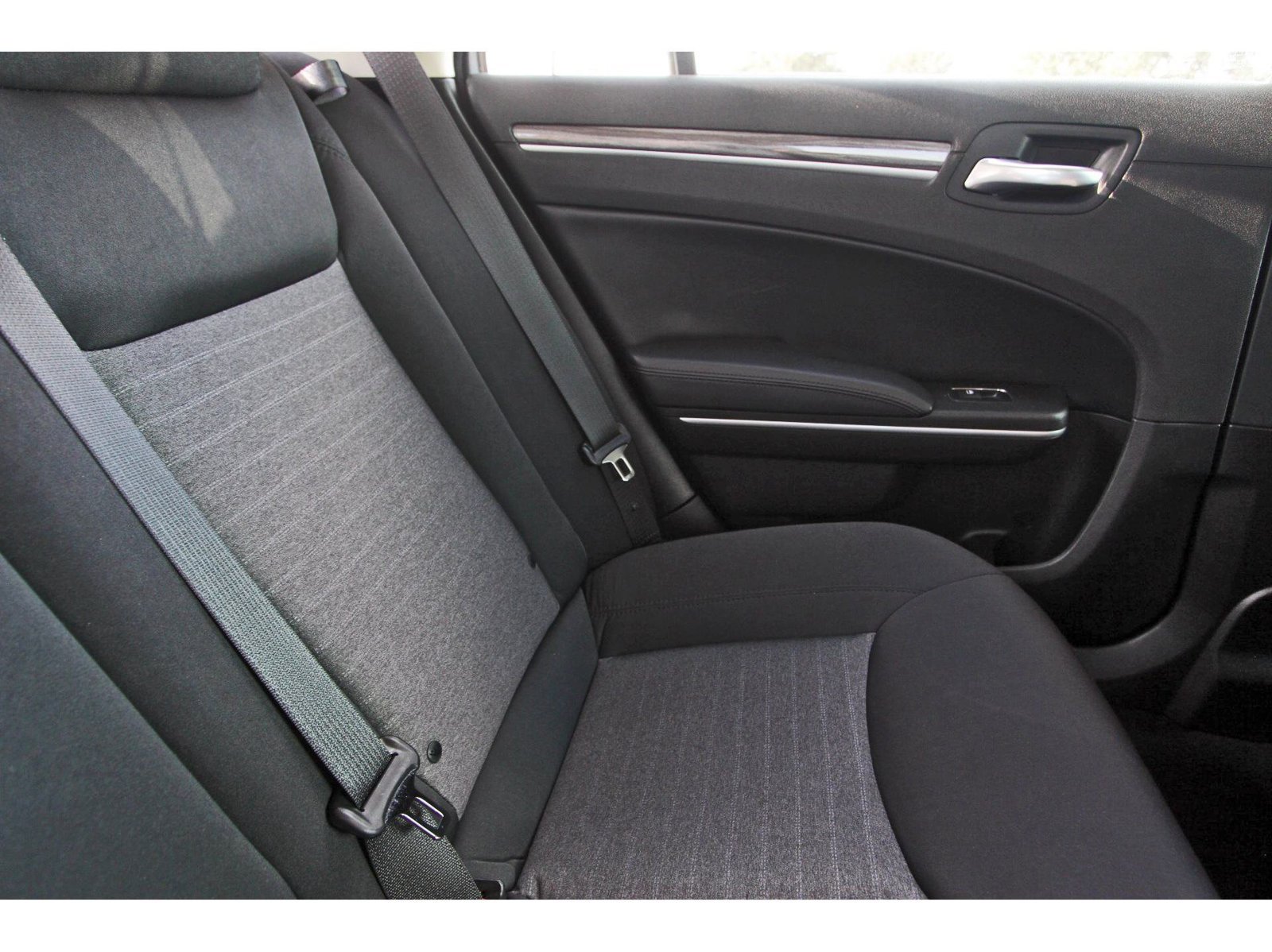 Used 2022 Chrysler 300 Touring w/ Sport Appearance Package RWD image 16
