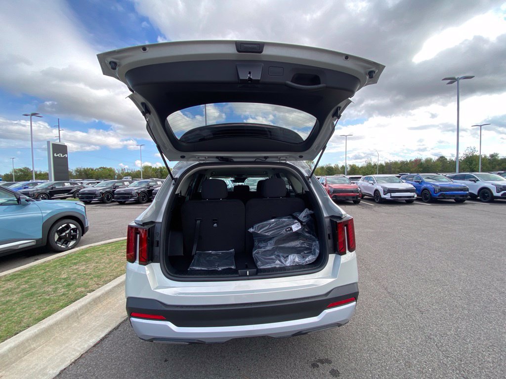 New 2026 Kia Sorento LX FWD image 9