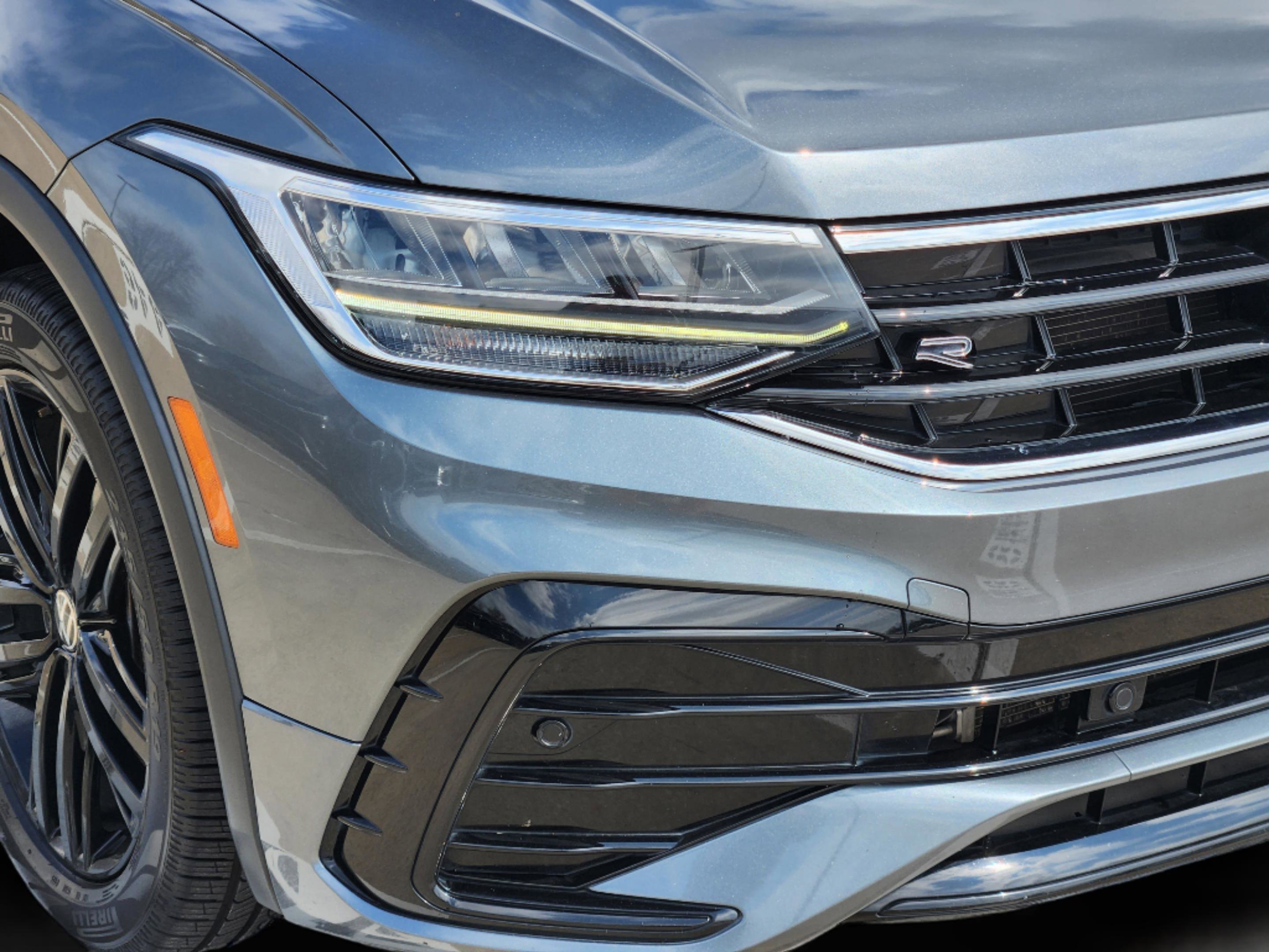 Used 2022 Volkswagen Tiguan SE R-Line image 40