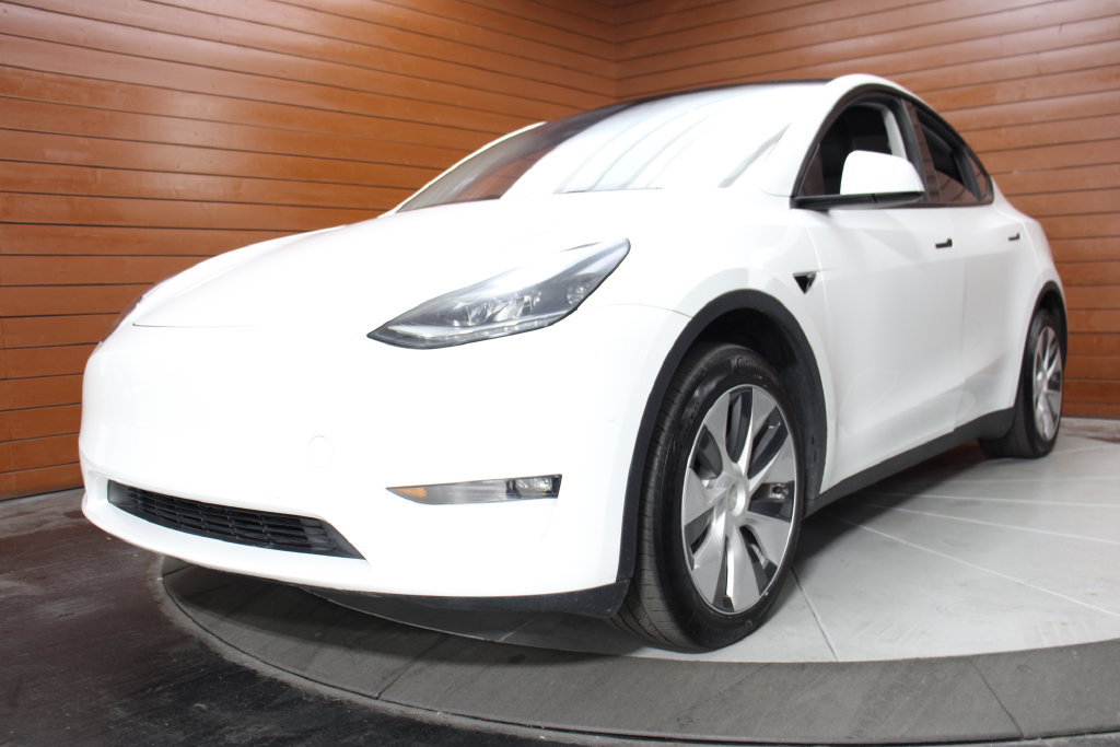 Used 2023 Tesla Model Y Long Range AWD/4WD image 2