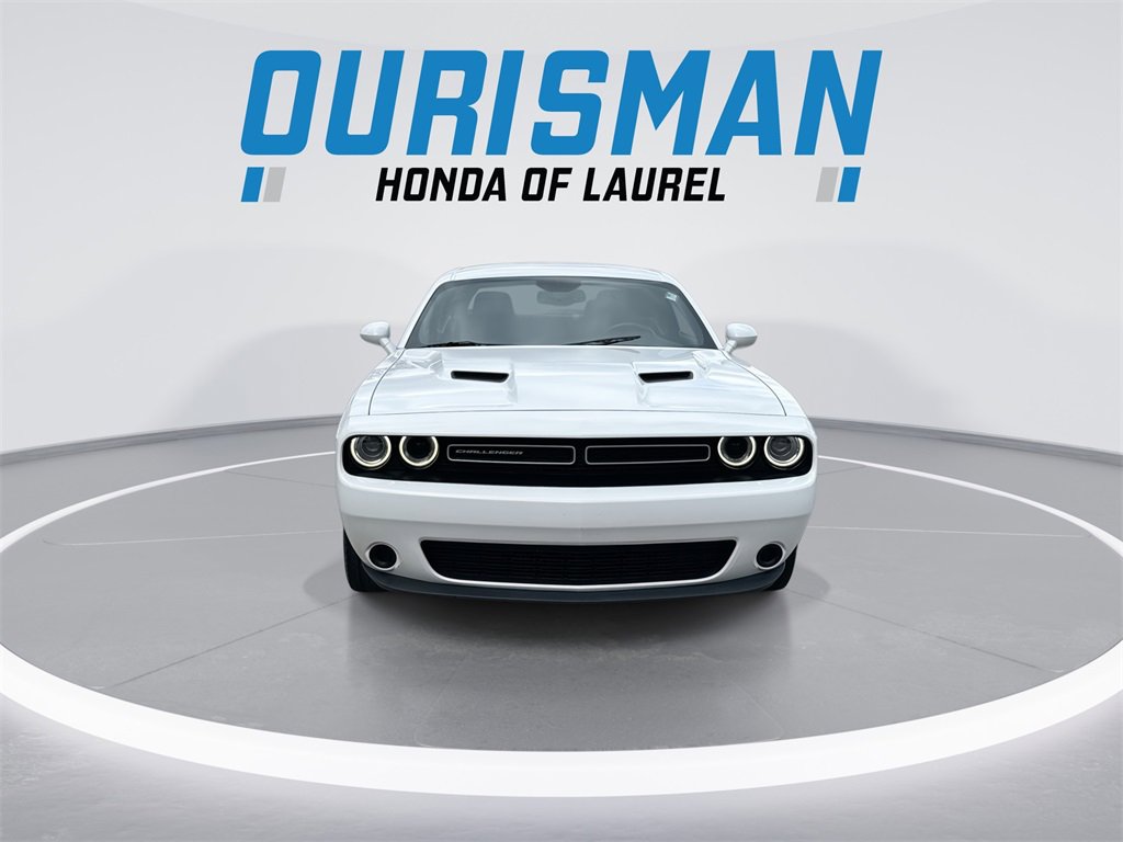 Used 2019 Dodge Challenger SXT image 3
