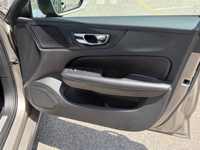 Used 2019 Volvo S60 T6 Momentum w/ Multimedia Package AWD/4WD image 34