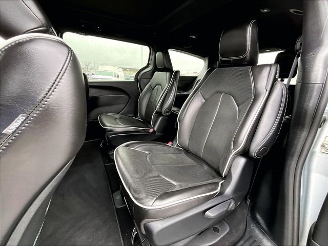 Used 2023 Chrysler Pacifica Limited w/ S Appearance Package FWD image 15