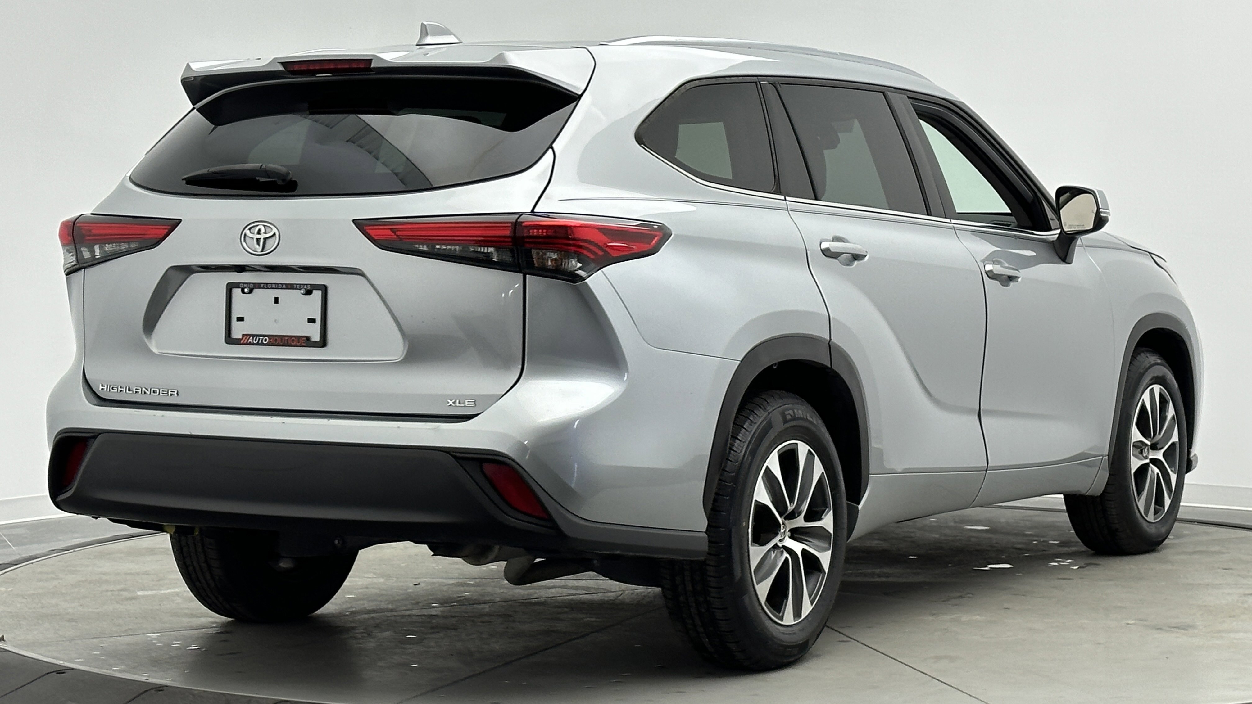 Used 2021 Toyota Highlander XLE image 8