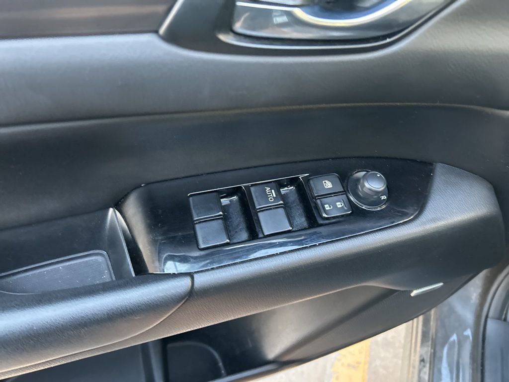 Used 2017 MAZDA CX-5 Touring w/ Preferred Equipment Package image 9