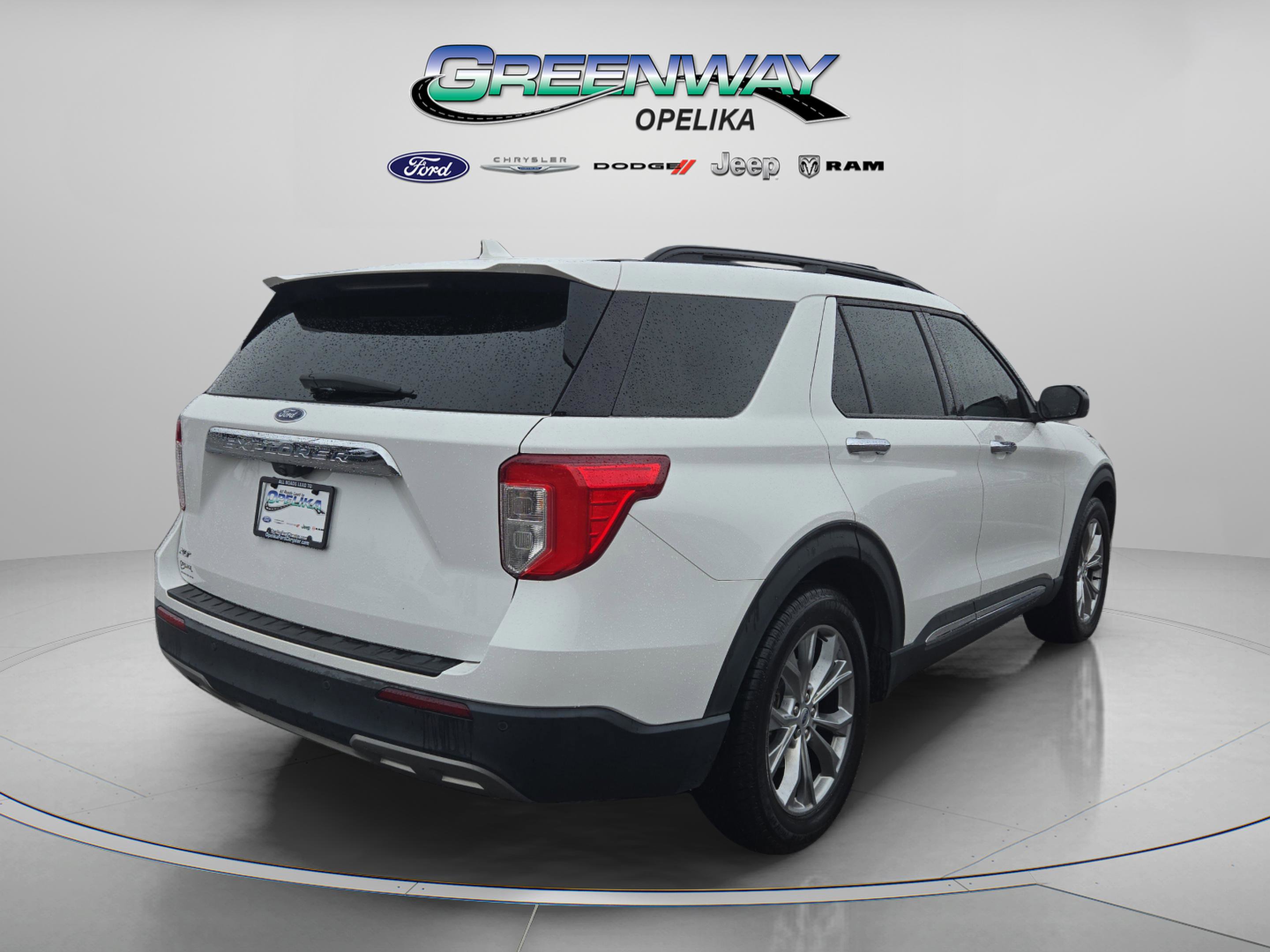 Used 2021 Ford Explorer XLT w/ Equipment Group 202A image 7