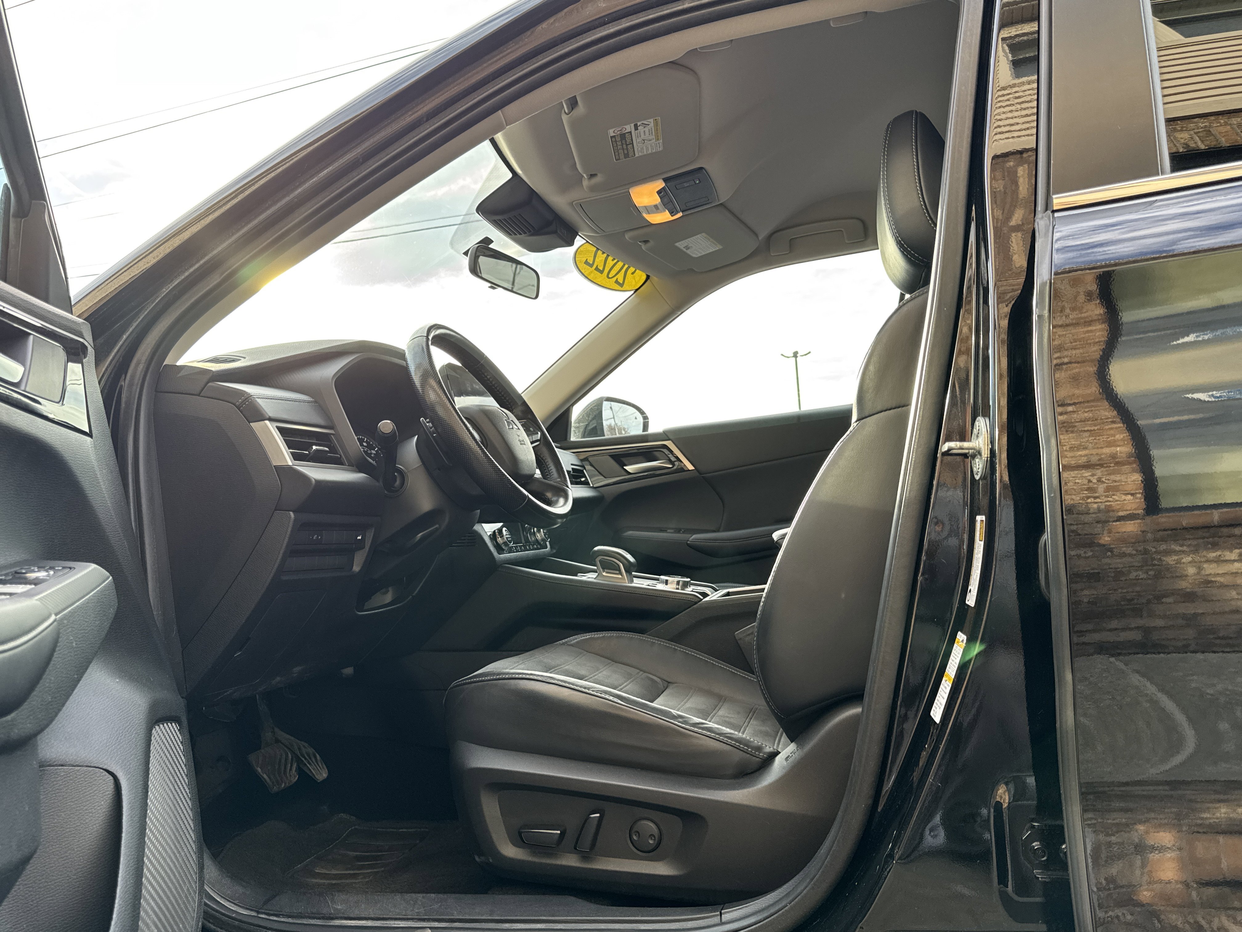 Used 2022 Mitsubishi Outlander SE image 9