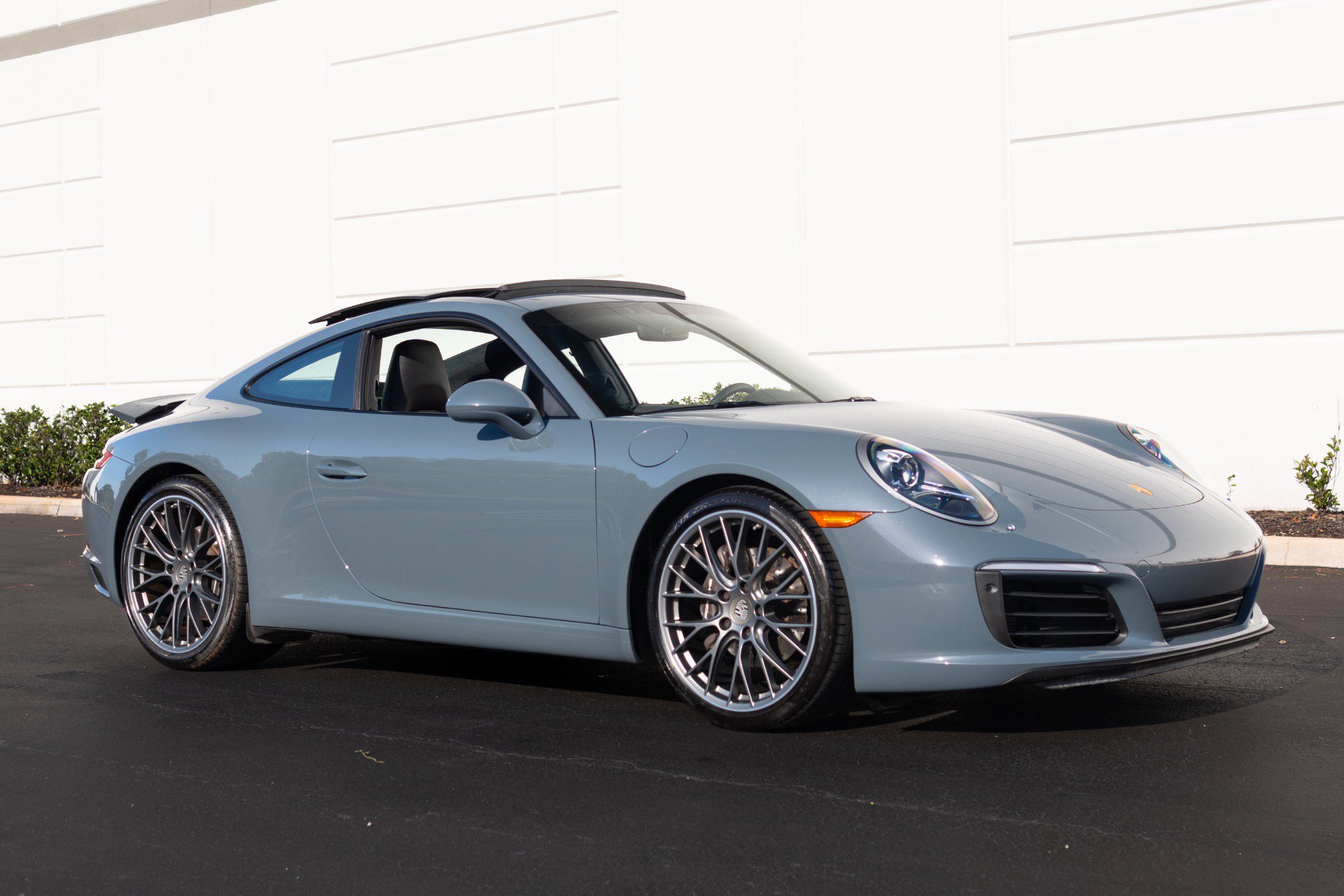 Used 2017 Porsche 911 Carrera RWD image 4