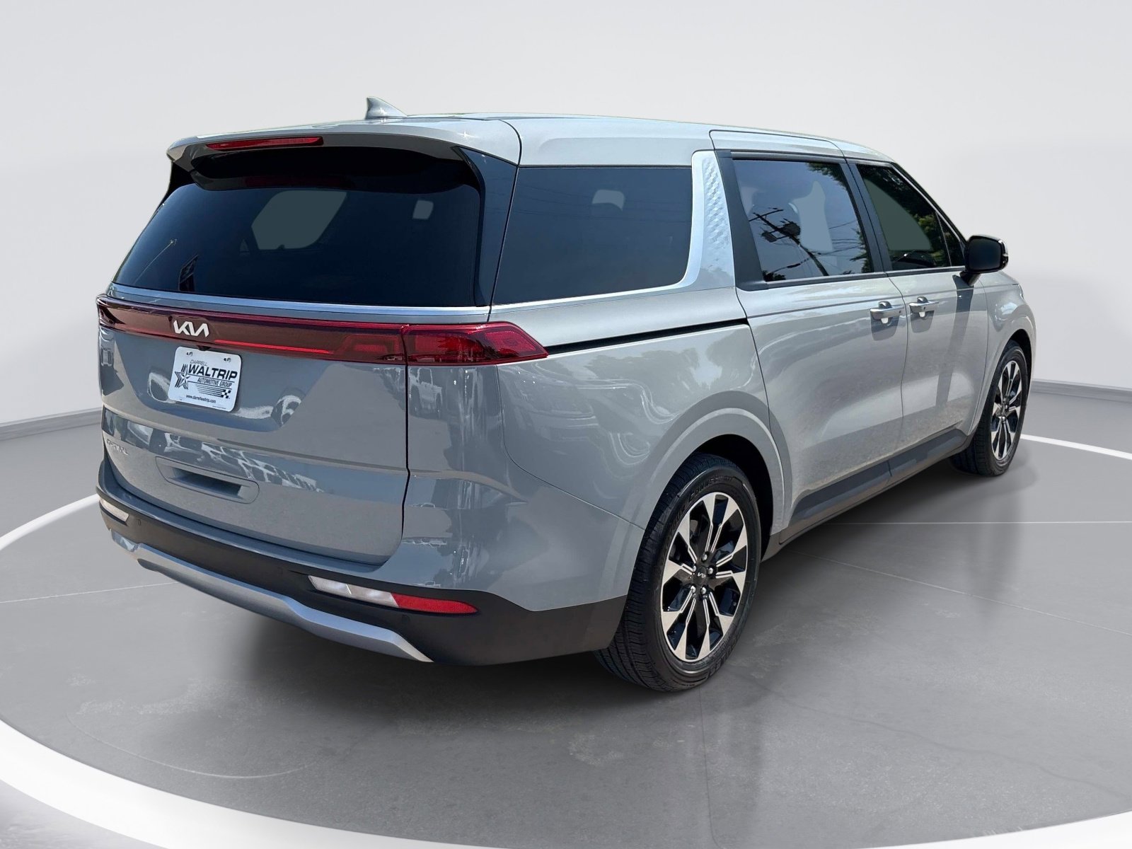 Used 2024 Kia Carnival EX FWD image 8