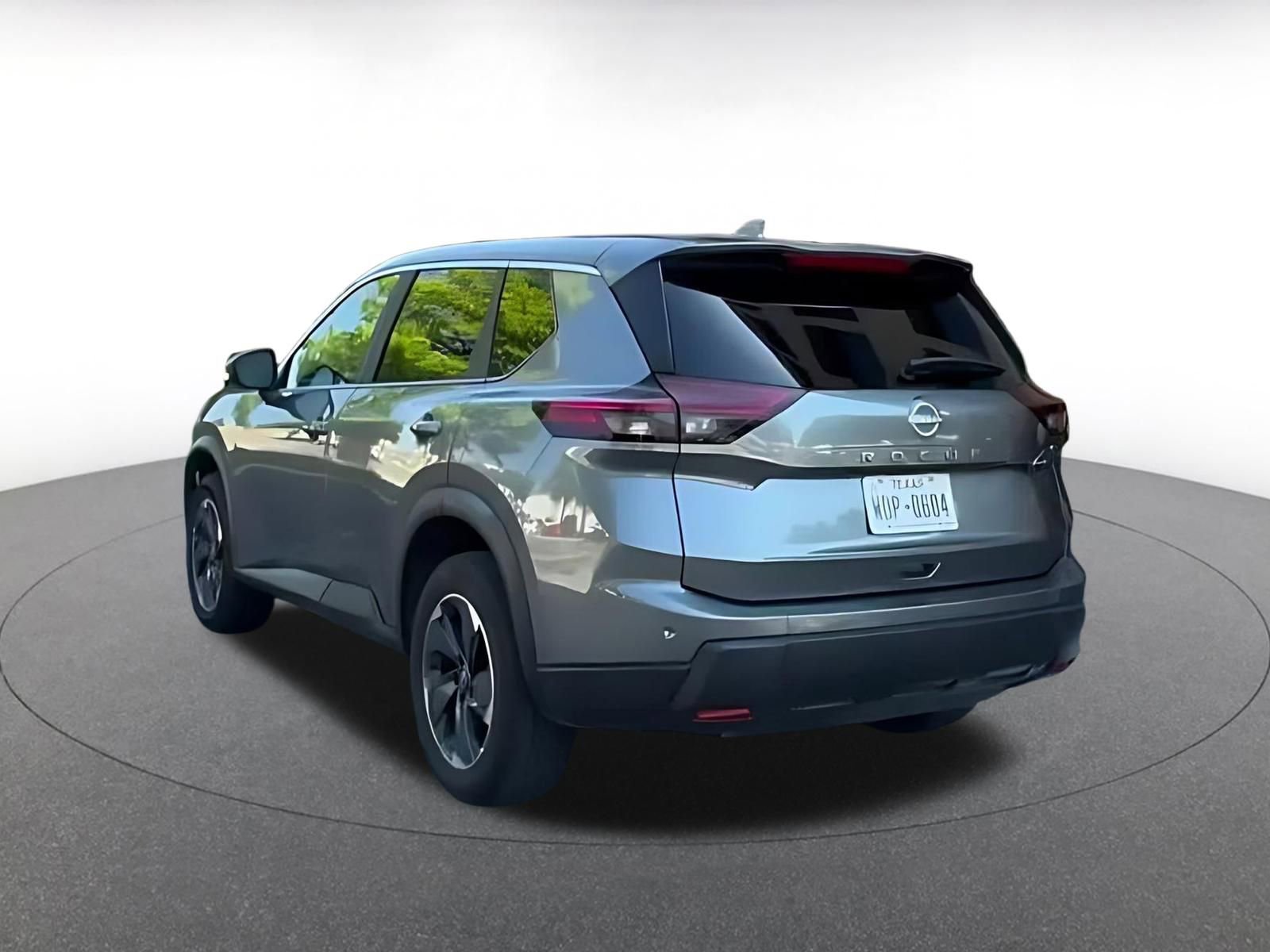 Used 2025 Nissan Rogue SV FWD image 11