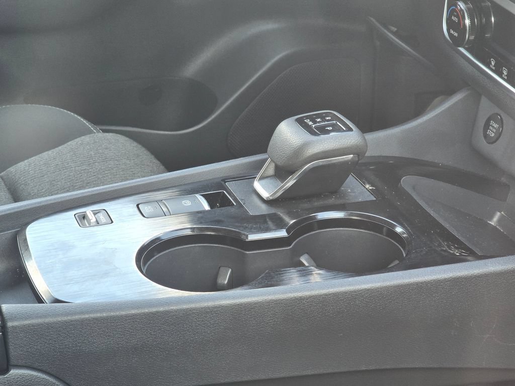Used 2025 Nissan Rogue SV FWD image 13
