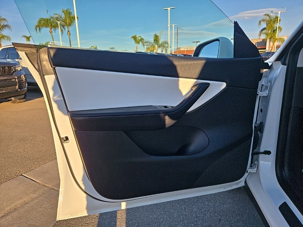 Used 2020 Tesla Model Y Long Range image 19