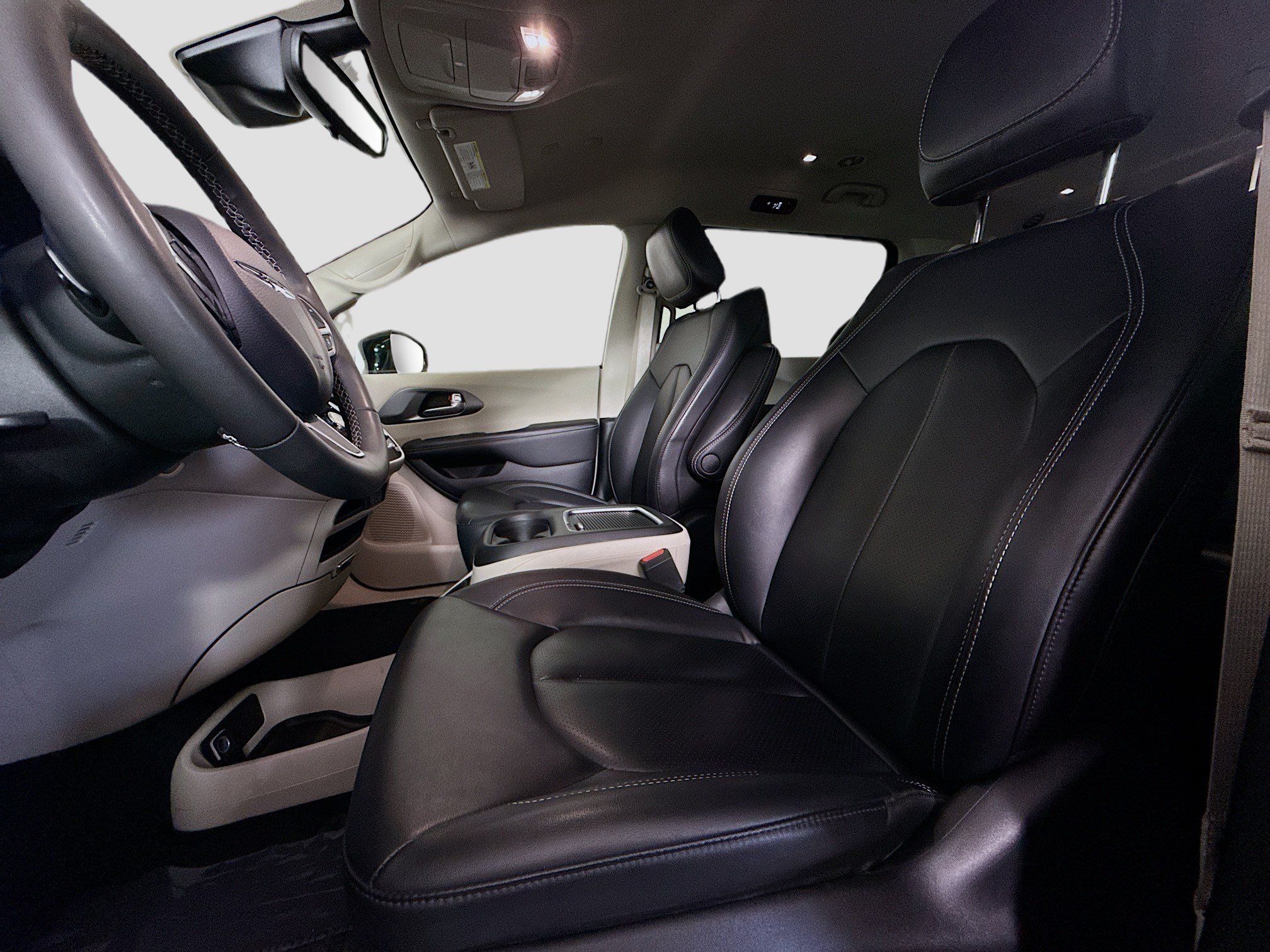 Used 2024 Chrysler Pacifica Touring-L FWD image 22