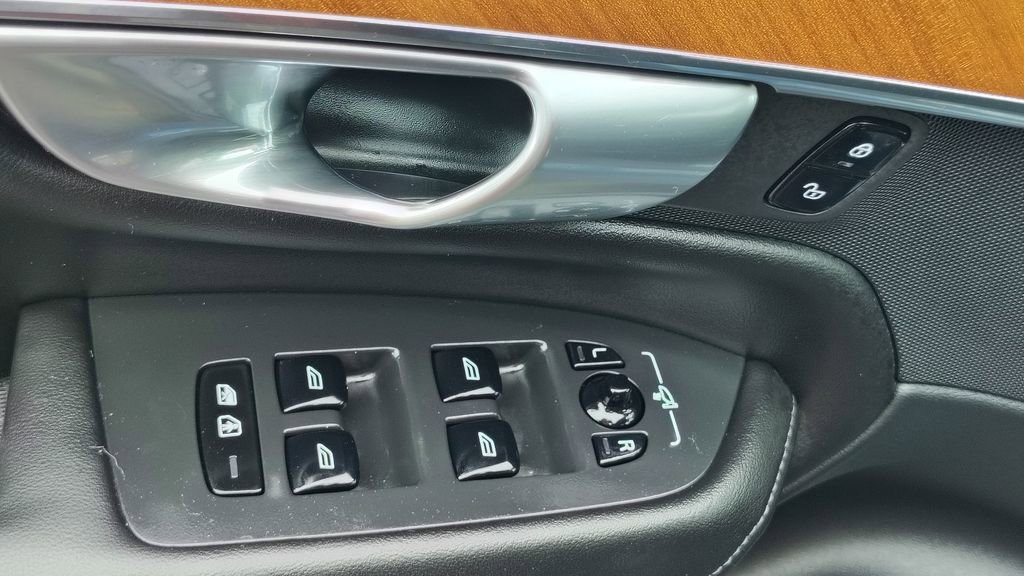 Certified 2023 Volvo XC90 B5 Plus w/ Protection Package Premier image 10