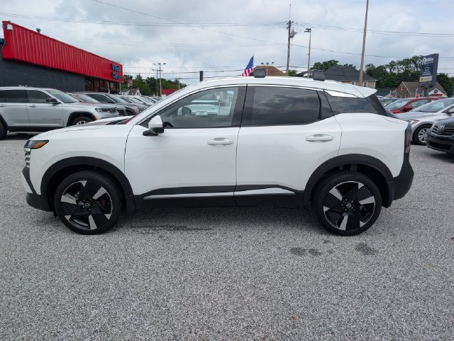 Used 2025 Nissan Kicks SR w/ Illumination Package FWD image 2