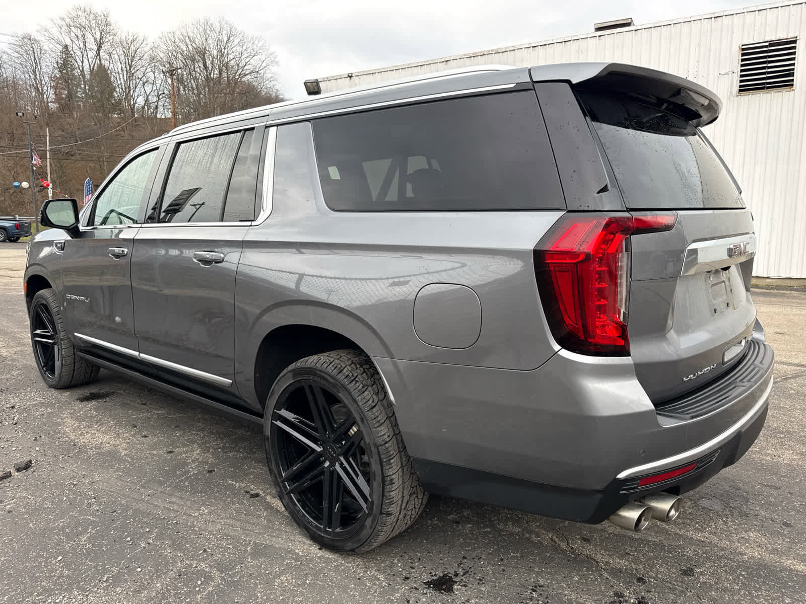 Used 2021 GMC Yukon XL Denali w/ LPO, Illumination Package image 6