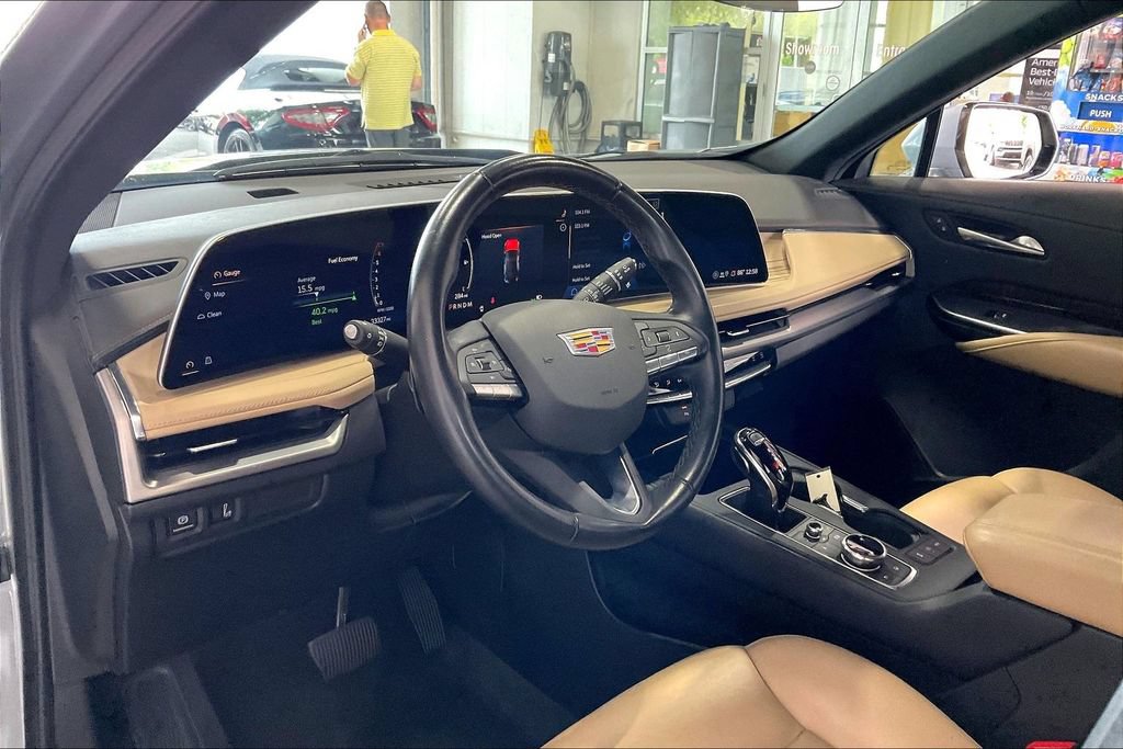 Used 2025 Cadillac XT4 Premium Luxury FWD image 4