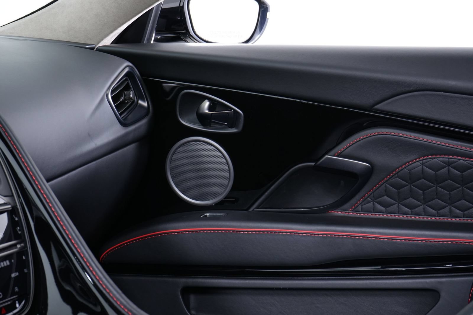 Used 2019 Aston Martin DBS Superleggera RWD image 27