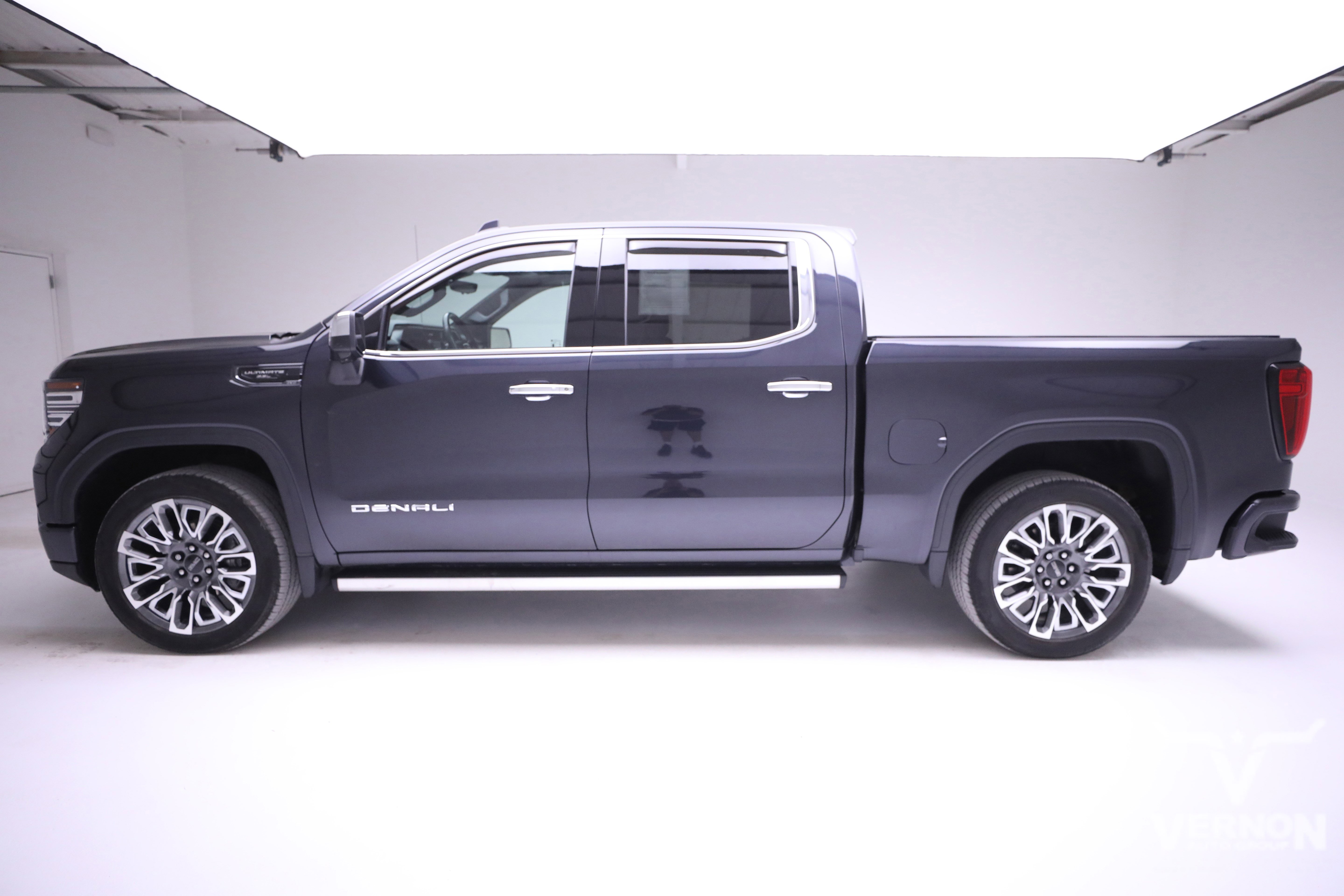 Used 2023 GMC Sierra 1500 Denali Ultimate image 2