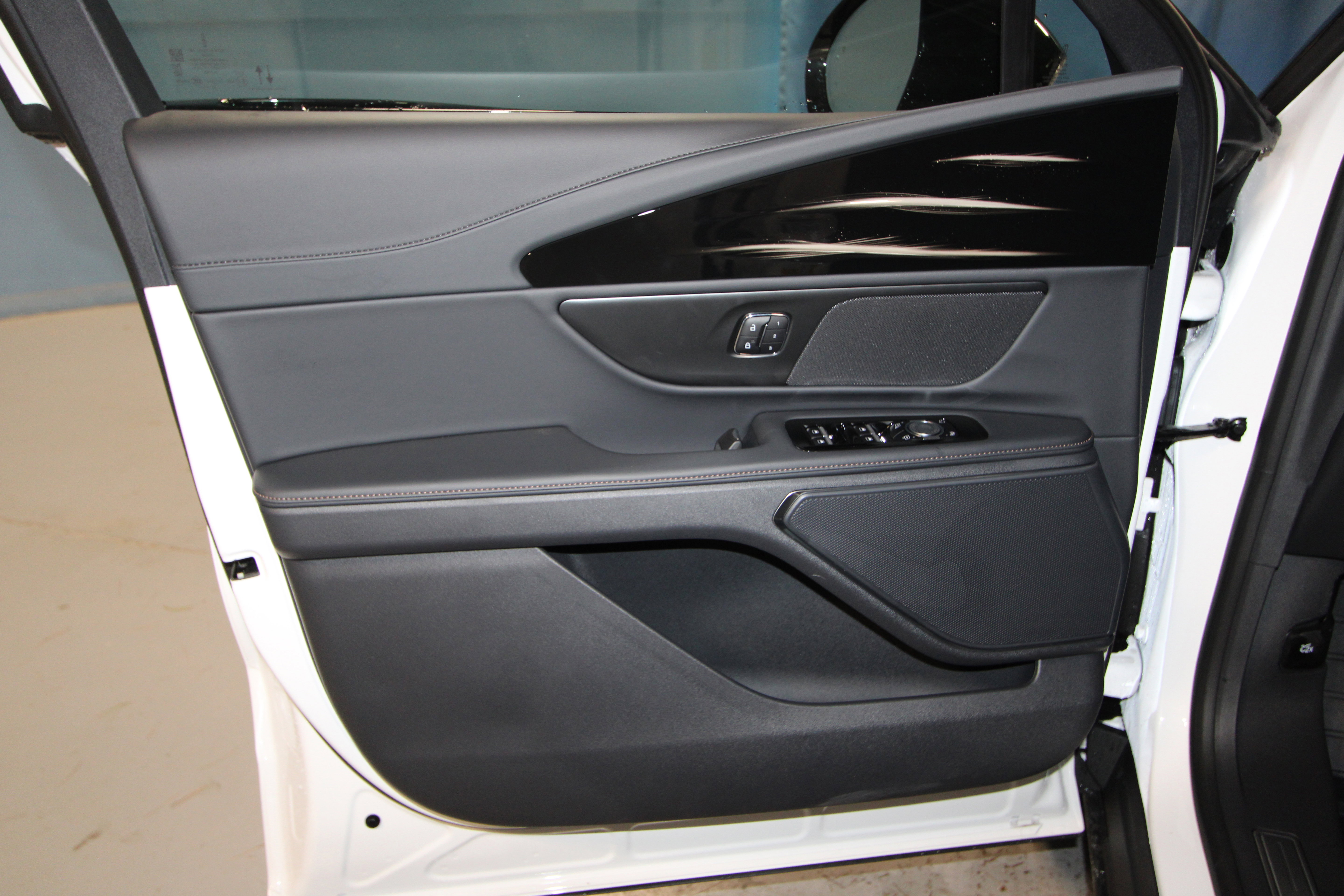 New 2026 Lincoln Nautilus Premier image 4