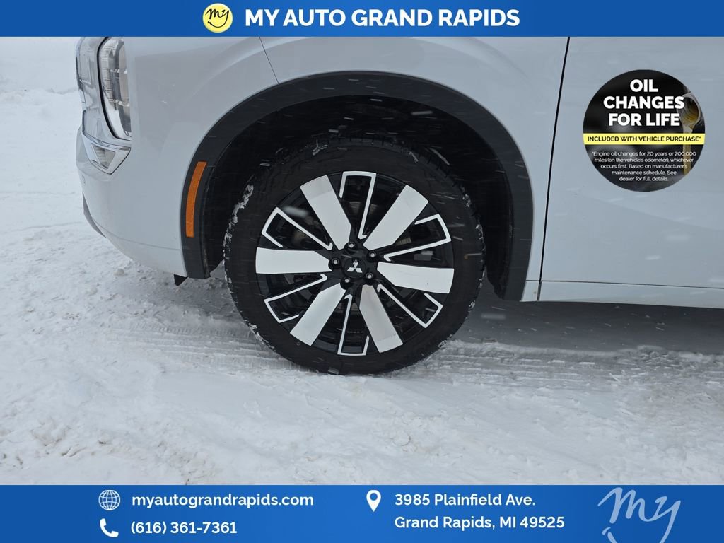 Used 2025 Mitsubishi Outlander SEL image 32