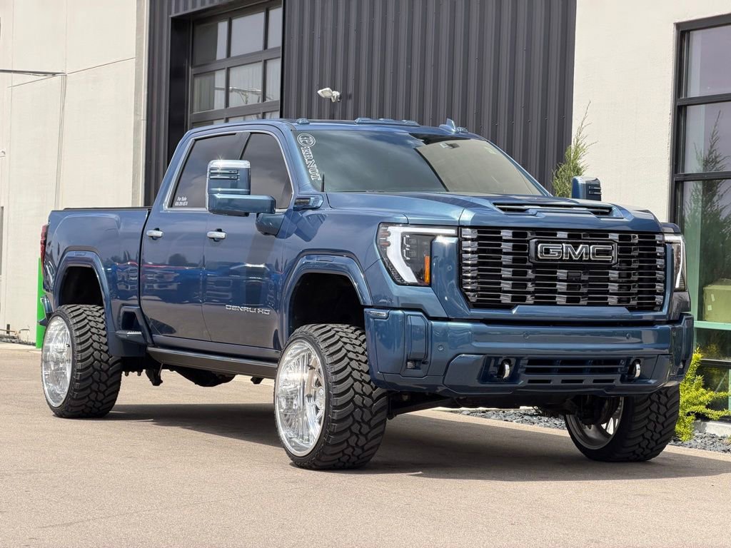 Used 2025 GMC Sierra 2500 Denali Ultimate AWD/4WD image 4