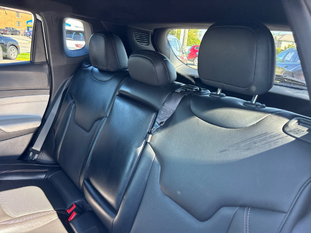 Used 2023 Jeep Compass Limited AWD/4WD image 3