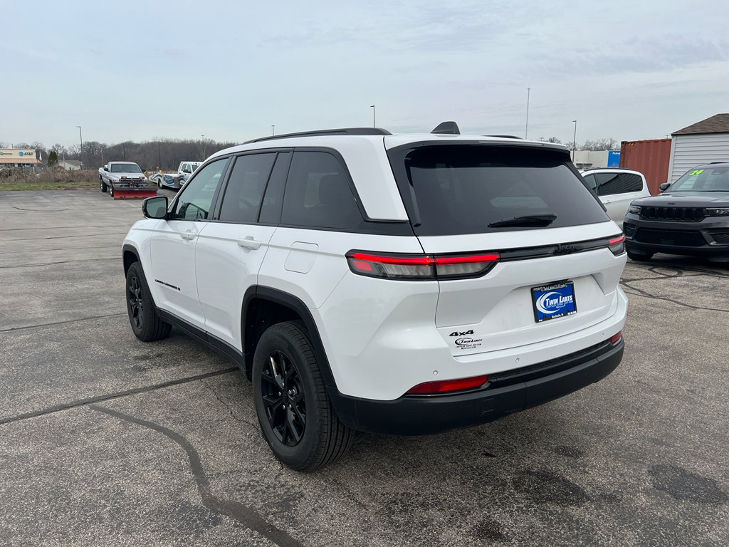 Used 2024 Jeep Grand Cherokee Altitude image 7