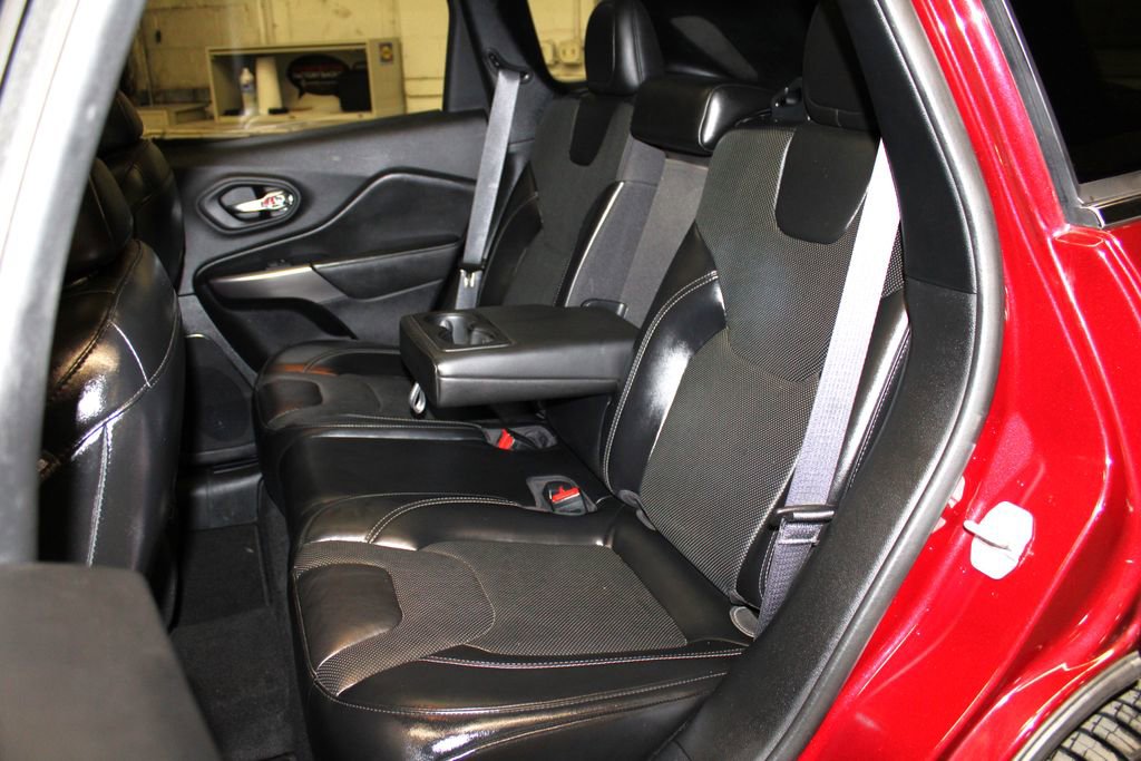 Used 2020 Jeep Cherokee Limited w/ Technology Group image 28