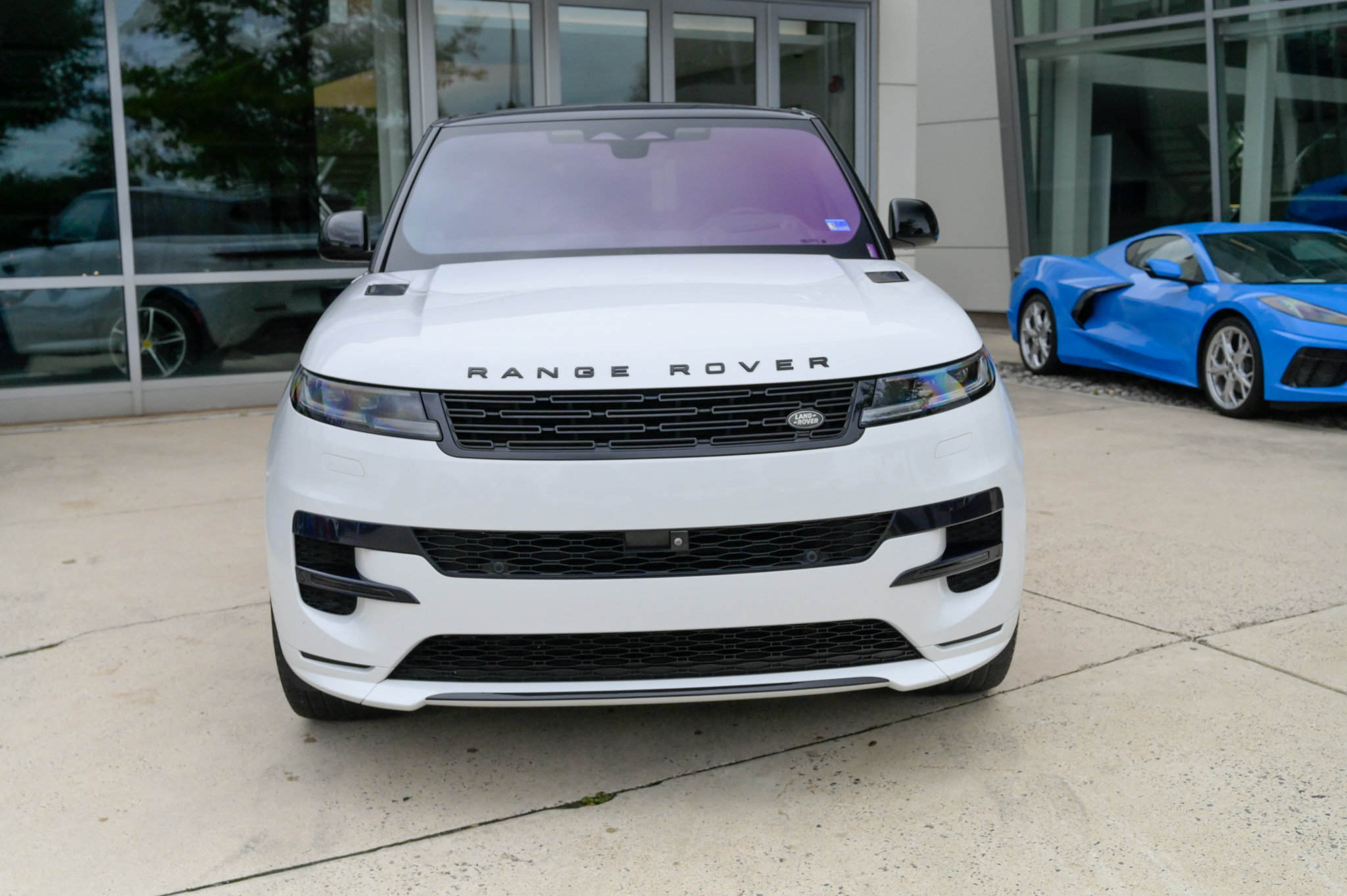 Used 2023 Land Rover Range Rover Sport SE Dynamic AWD/4WD image 2