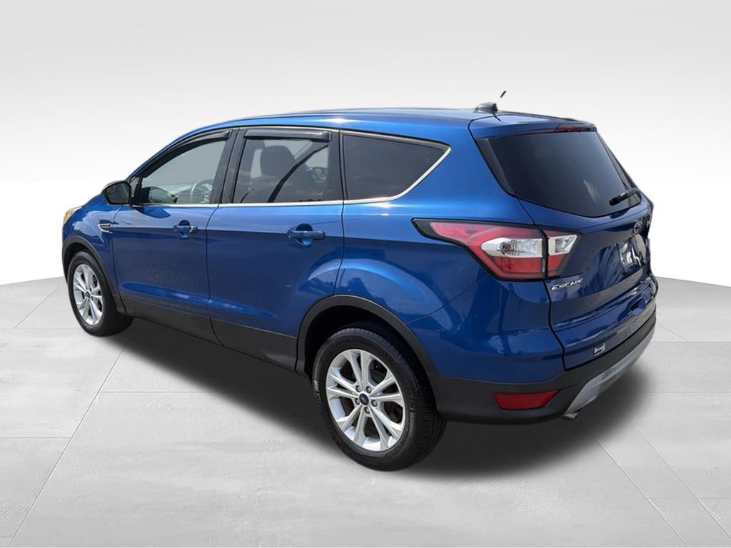 Used 2017 Ford Escape SE FWD image 3