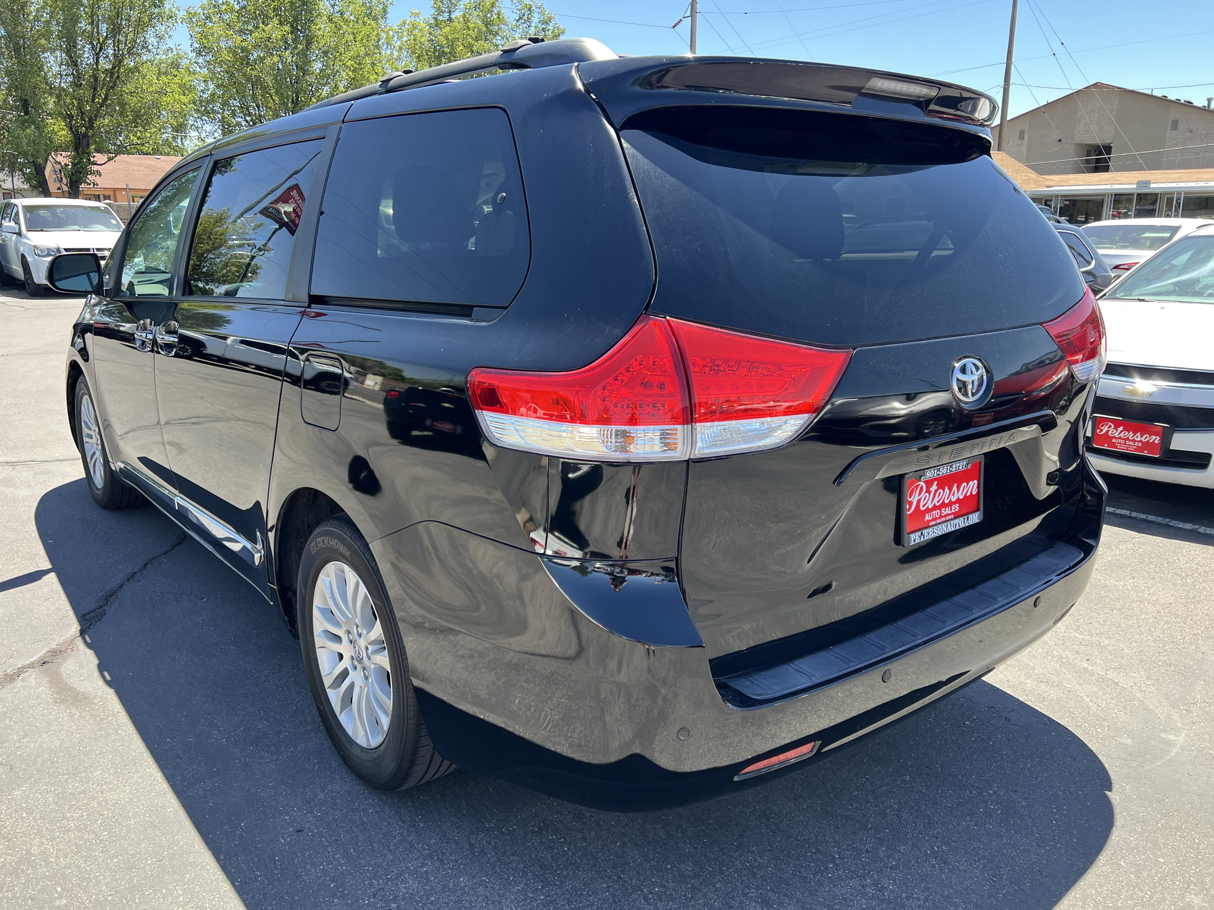 Used 2012 Toyota Sienna XLE w/ Premium Pkg FWD image 6