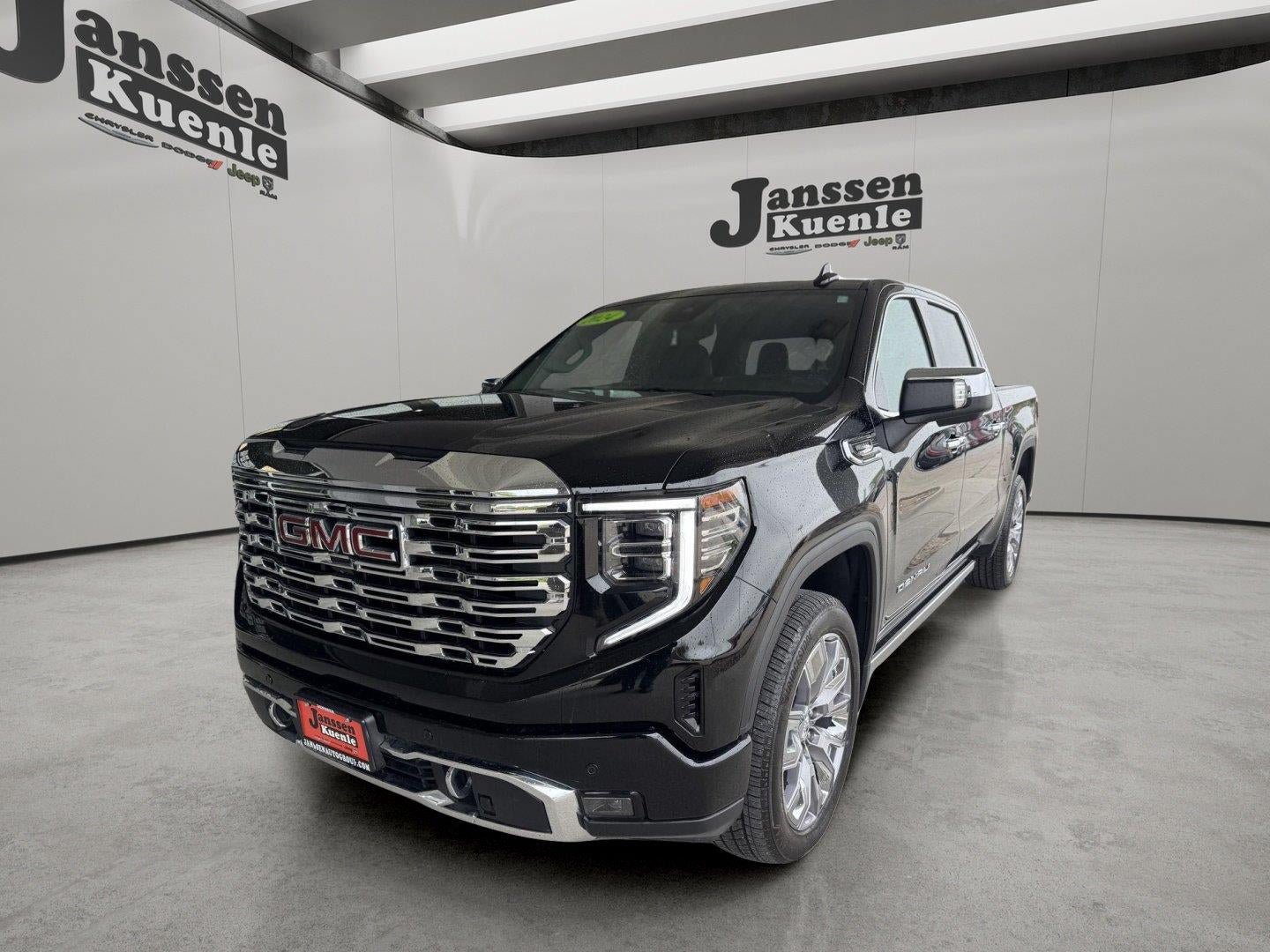 Used 2024 GMC Sierra 1500 Denali w/ Denali Reserve Package AWD/4WD image 5