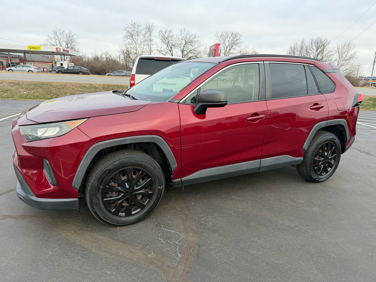 Used 2019 Toyota RAV4 LE image 2