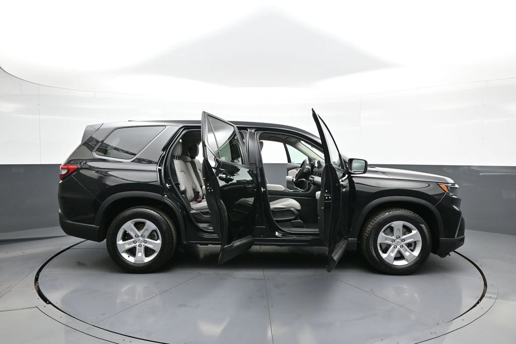 Used 2023 Honda Pilot LX image 42