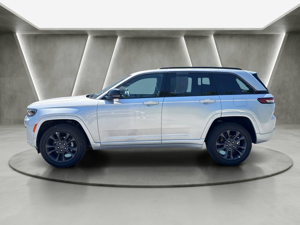 Used 2026 Jeep Grand Cherokee Limited AWD/4WD image 3