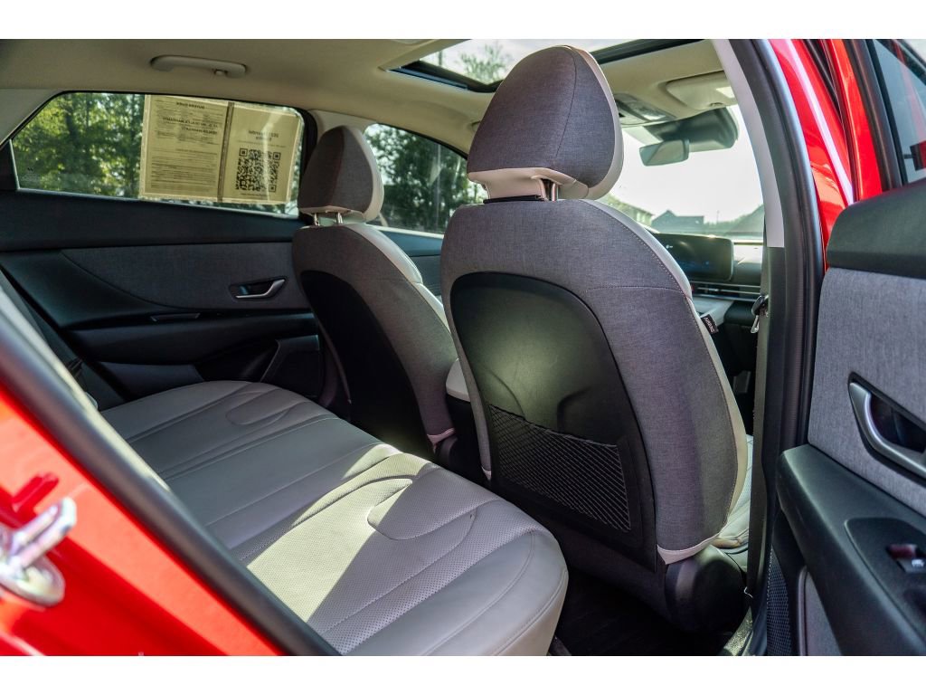 Used 2021 Hyundai Elantra Limited FWD image 16