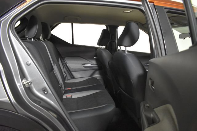 Used 2018 Nissan Kicks SV FWD image 31