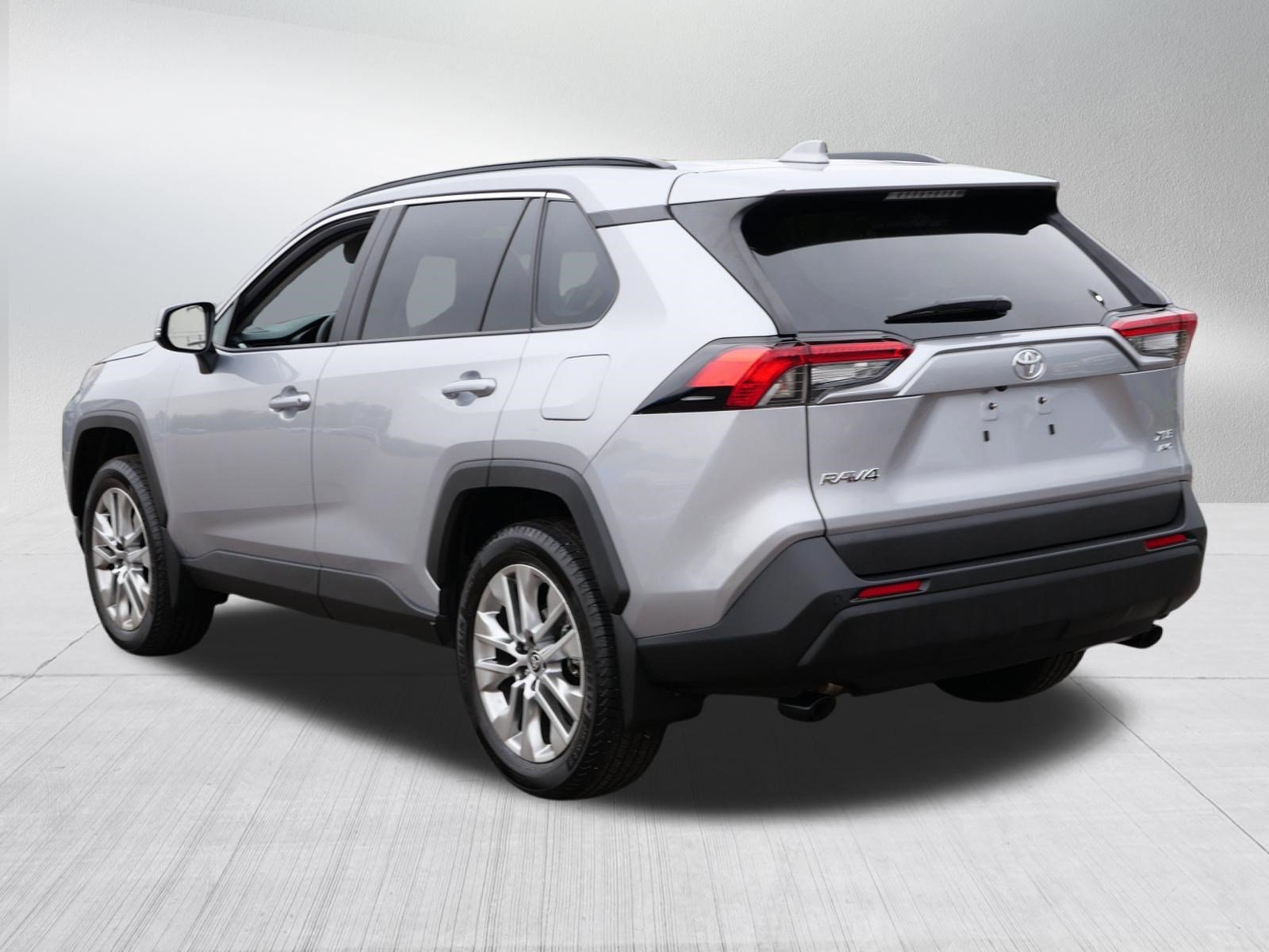 Used 2025 Toyota RAV4 XLE Premium w/ Weather Package AWD/4WD image 5