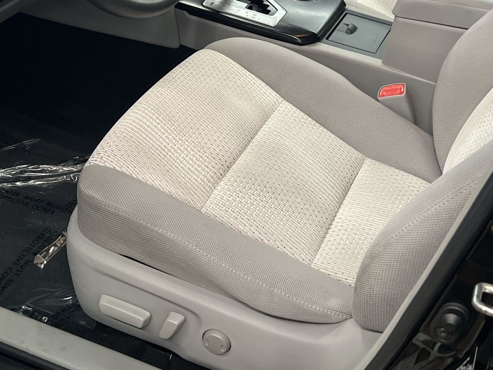 Used 2014 Toyota Camry LE w/ Moonroof Package FWD image 10