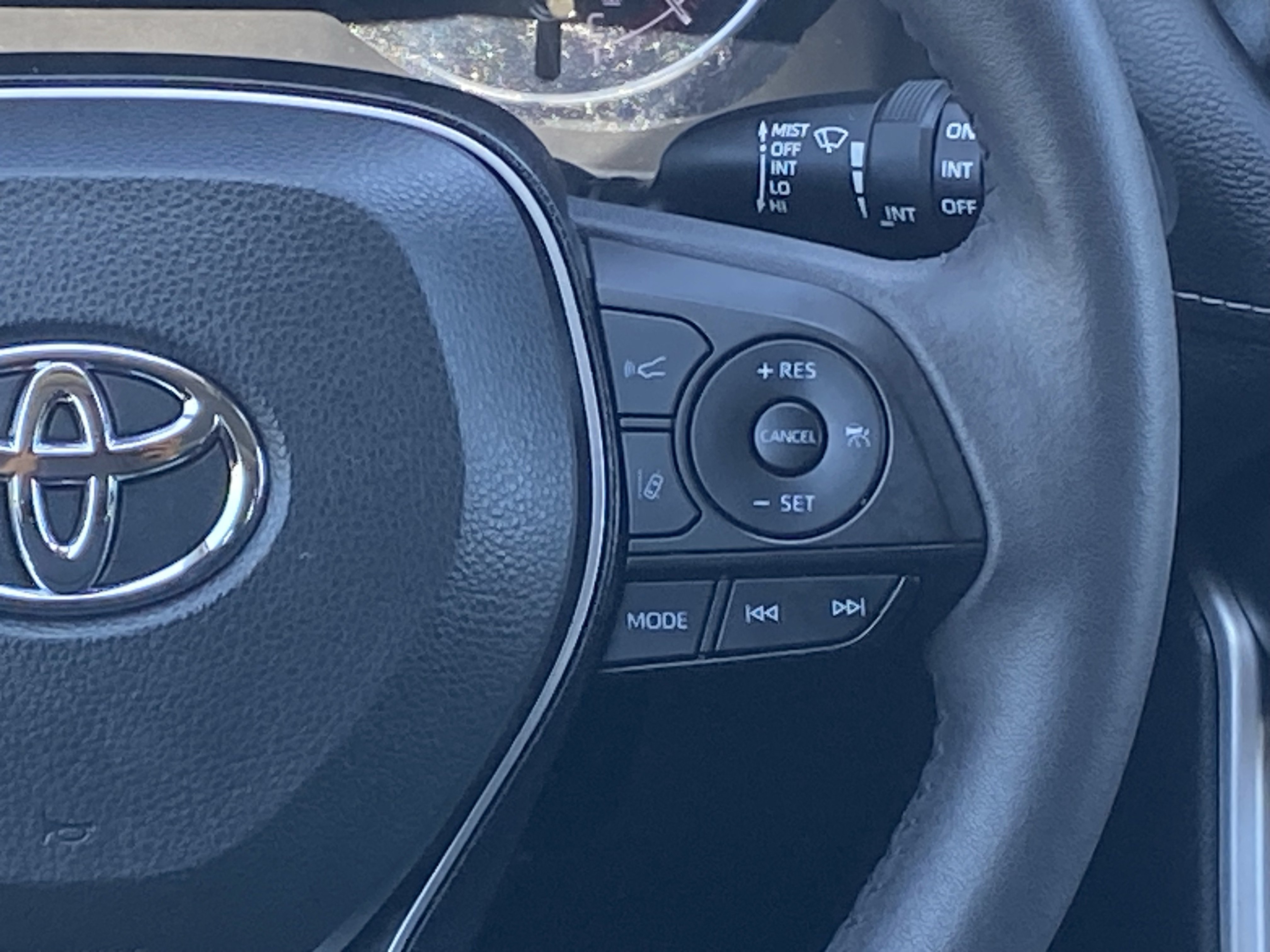 Used 2025 Toyota RAV4 XLE Premium AWD/4WD image 18